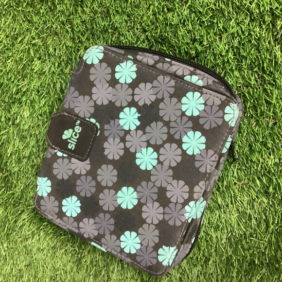 Making Memories Slice Design Card Zippered Case with 8 SD Design Cards - Picture 2 of 8